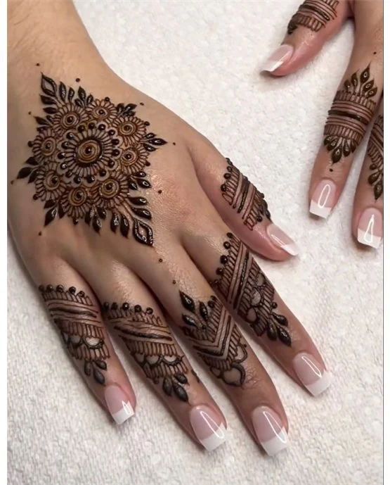 Delicate Ruffle With Anklet Featuring Back Hand Mehndi Design